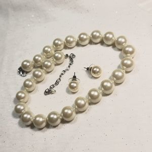 15 inch costume pearl necklace and earring set